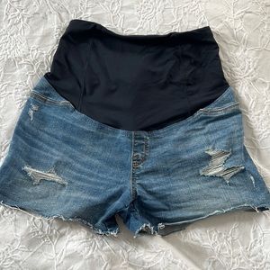 Isabel maternity shorts